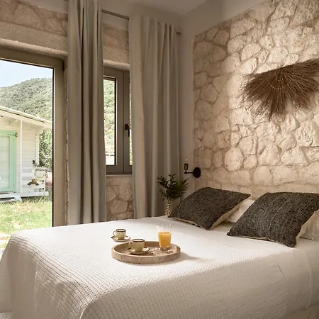 Avesta Private Niovi * Lefkada City